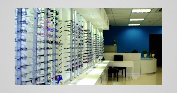 Lockable Display Units – Bespoke Acrylic, Made-to-Measure | Clear ...